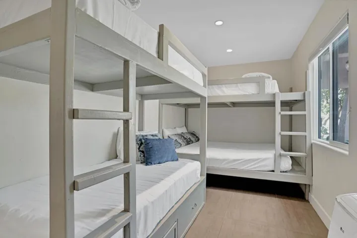 068_48750southviewpl136_991