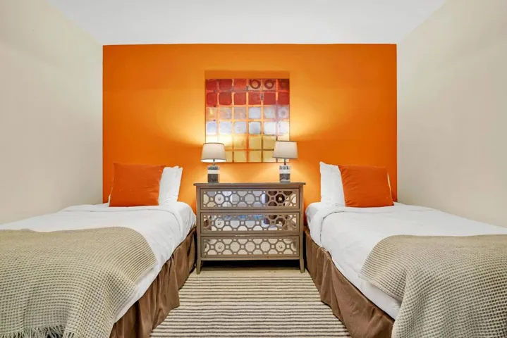 061_48750southviewpl16_756