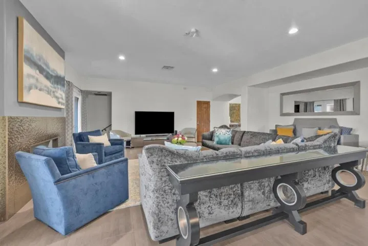 023_48750southviewpl159_220