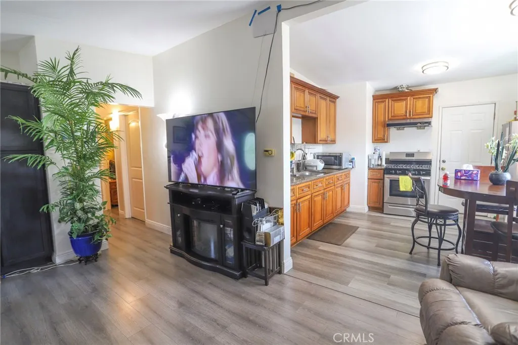Living room & Kitchen