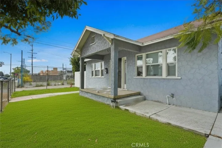 819 N Gulf Avenue - Grass has been virtually edited.