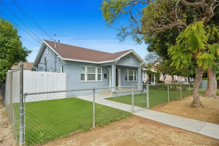 819 N Gulf Avenue - Grass has been virtually edited.