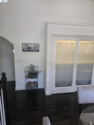 This area was staged after the original pictures were taken.