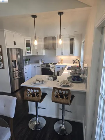 This area was staged after the original pictures were taken.