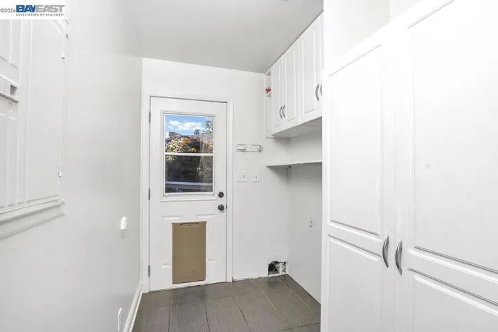 Laundry room w/storage