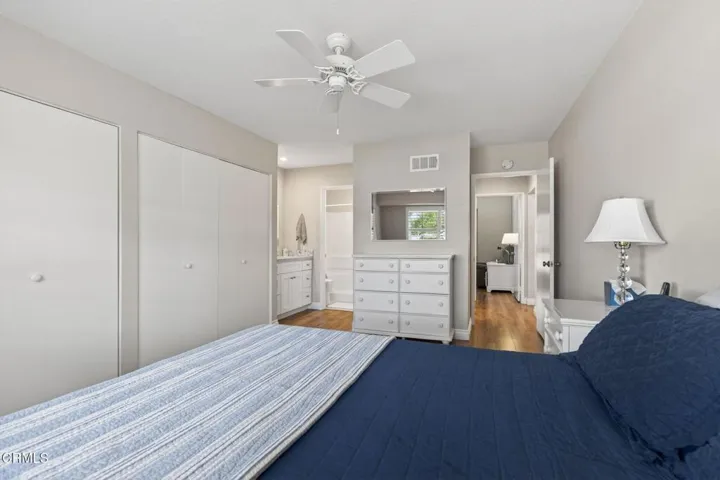 24-web-or-mls-UpmarketMedia-26102Vil-082