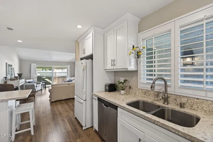 19-web-or-mls-UpmarketMedia-26102Vil-064