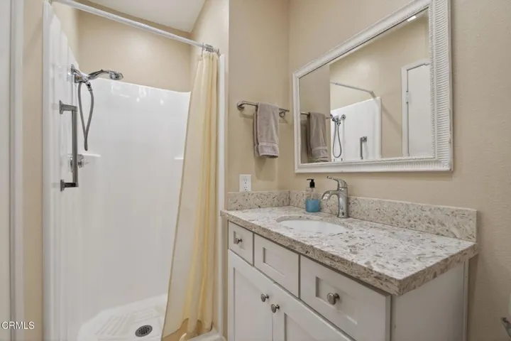 22-web-or-mls-UpmarketMedia-26102Vil-073