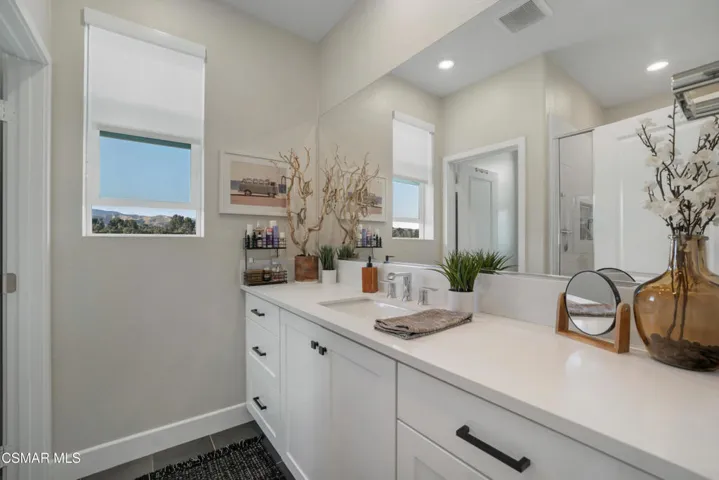 Guest bathroom - 3rd floor