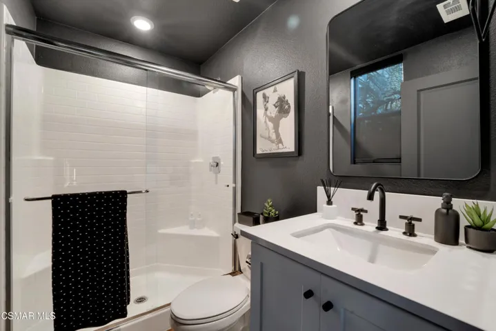 Guest bathroom - 1st floor