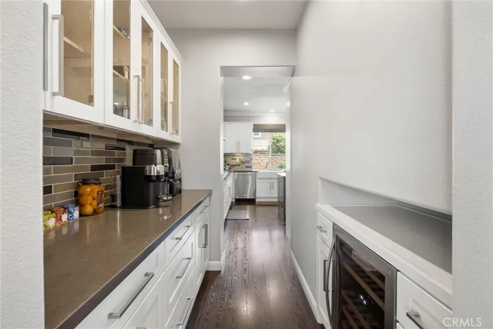 BUTLER'S PANTRY WITH WINE RERIGERATOR