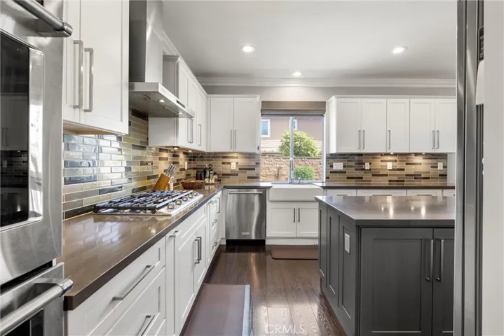 DUAL OVEN, GAS RANGE, FARM SINK