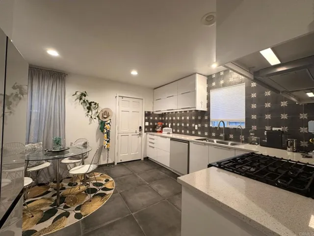 Newly remodeled kitchen.