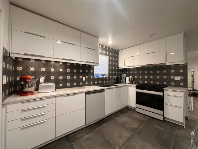 Newly remodeled kitchen.
