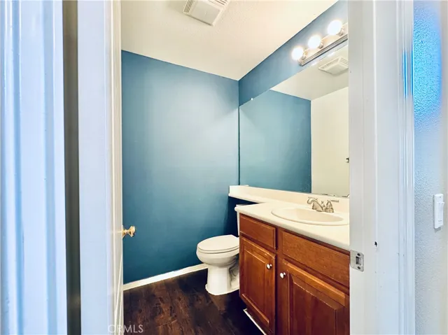 Guest powder room
