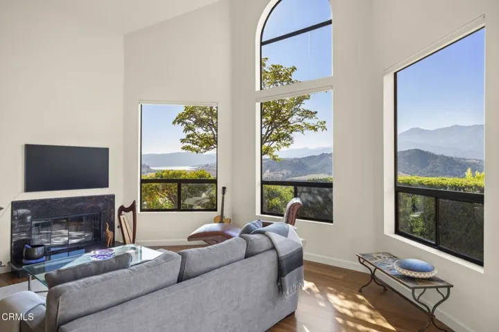 2-web-or-mls-UpmarketMedia_10920-102