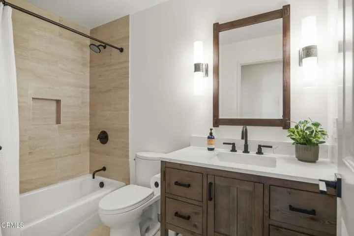 14c-web-or-mls-UpmarketMedia_10920-153