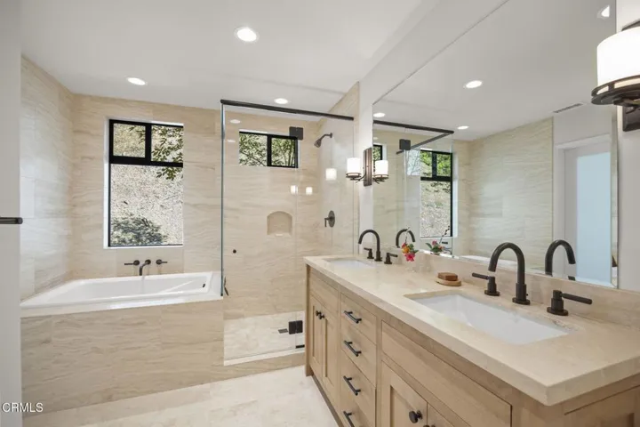 13bb-web-or-mls-UpmarketMedia_10920-195