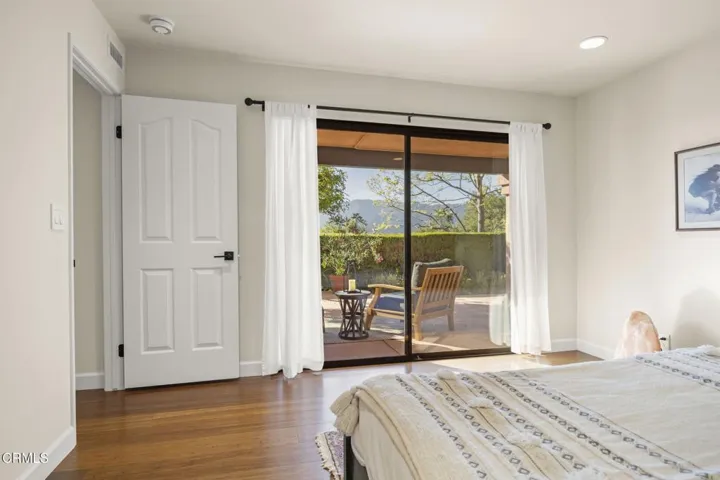 14b-web-or-mls-UpmarketMedia_10920-159