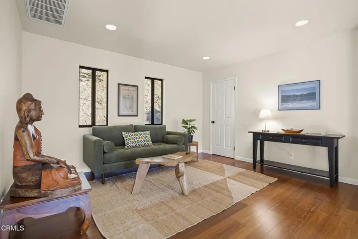 13-web-or-mls-UpmarketMedia_10920-165