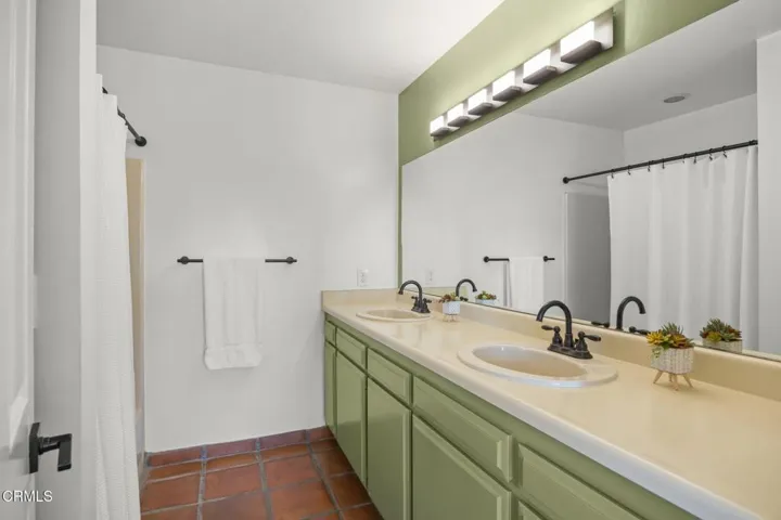15h-web-or-mls-UpmarketMedia_10920-69
