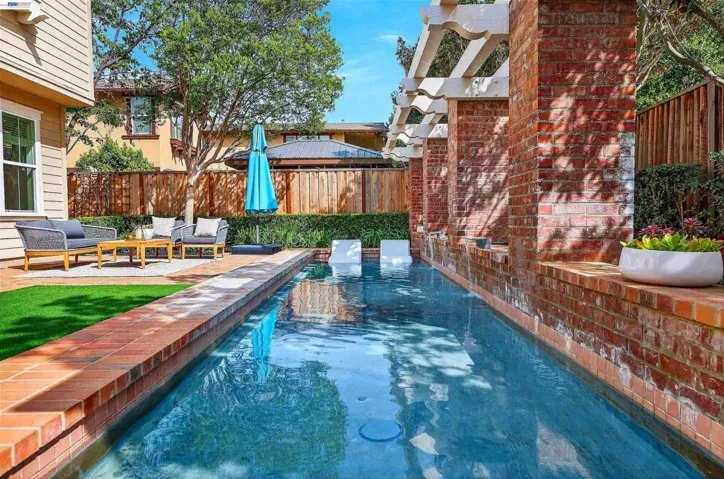 LOUNGE IN SERENE BACKYARD