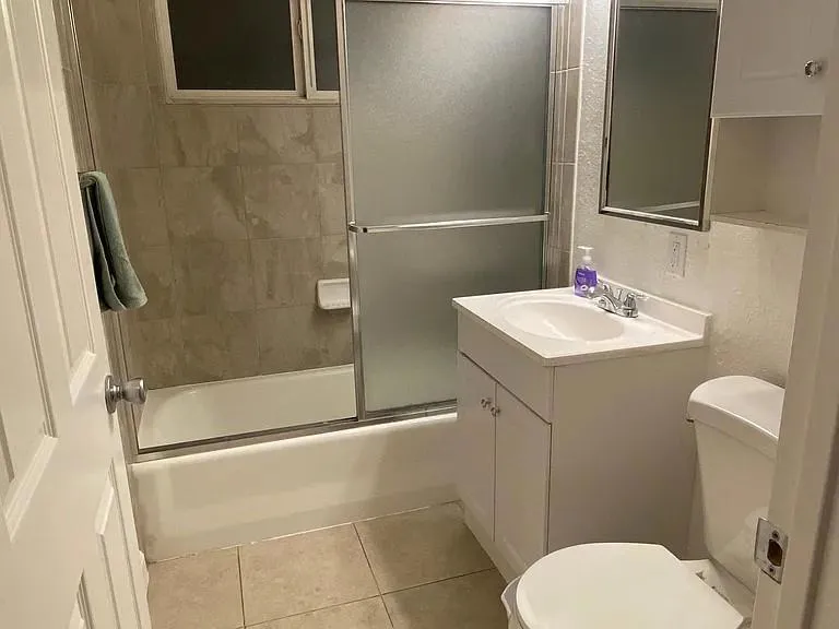 Unit 1122 Bathroom