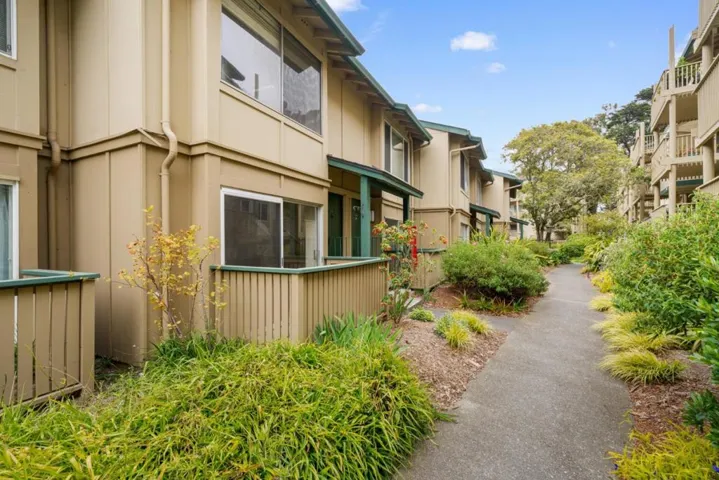 385 Mandarin Drive 11, Daly City, California 94015