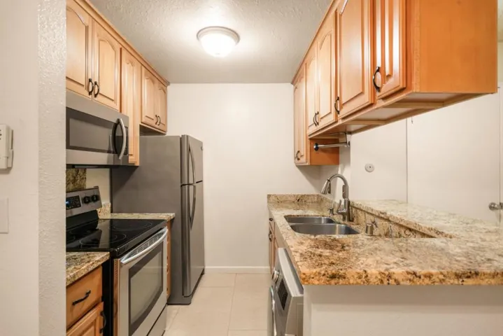 385 Mandarin Drive 11, Daly City, California 94015