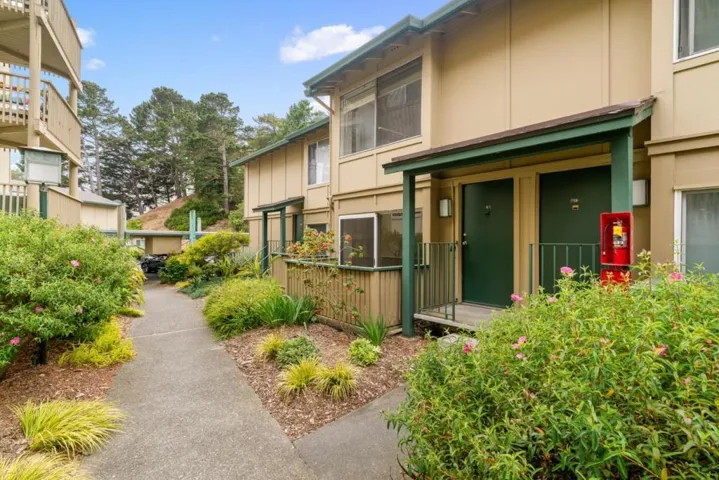 385 Mandarin Drive 11, Daly City, California 94015
