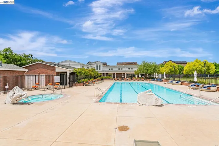 Swimming Pool - HOA facitiy