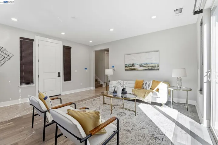 Entry Level - Powder room