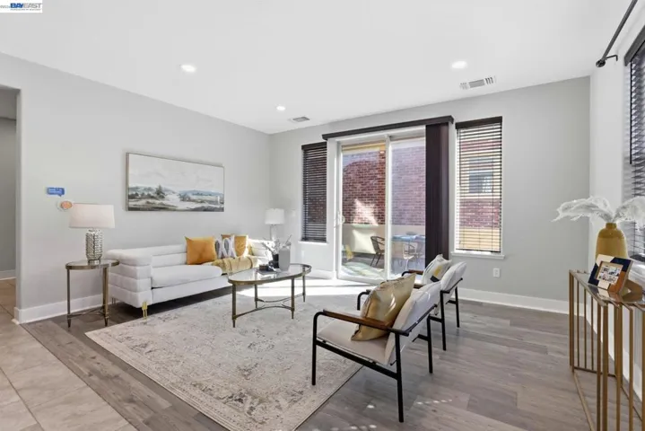 Entry level - Powder room 2