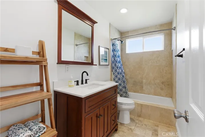 Hallway bathroom with upgraded tile and shower over tub