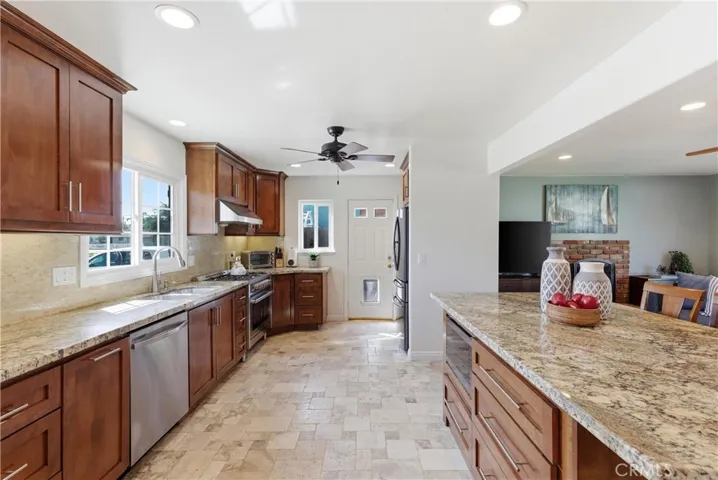 Large center island with sit up counter