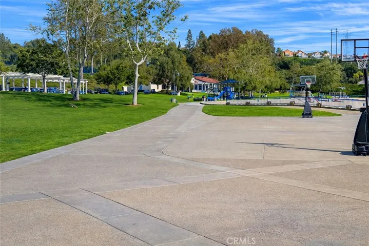 Shoot hoops on the court with friends, work on your tan at beach, take a swim, or let the kids burn off energy at the playground. At Lake Mission Viejo, there’s something for everyone. You can even host birthday parties and events here.