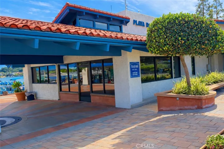 Forgot your sunhat or sunscreen? No worries. At Lake Mission Viejo you’ll find a charming gift shop stocked with fun essentials and last-minute finds.