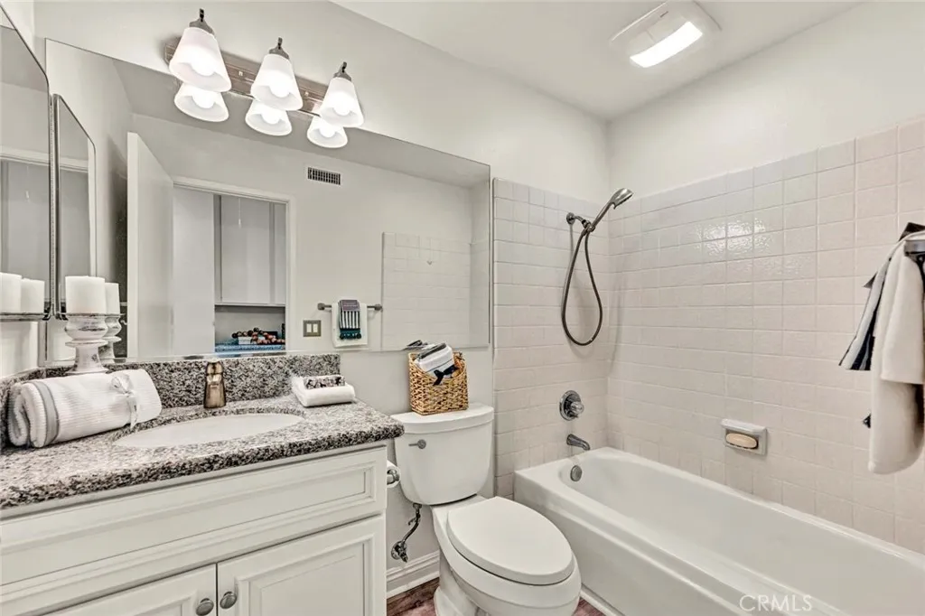 Full bath in hallway.