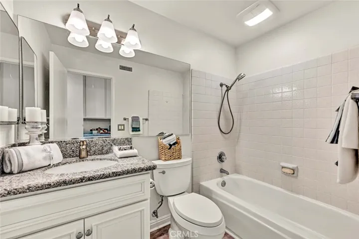 Full bath in hallway.