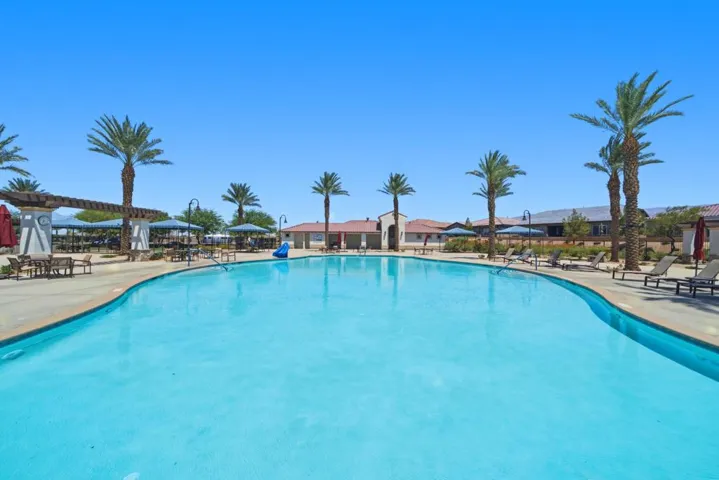 35-Pool & Pool House