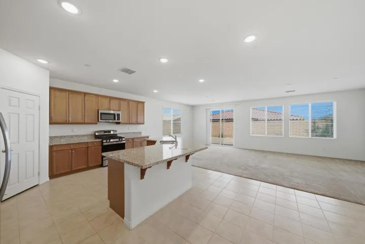 15-Kitchen & Living
