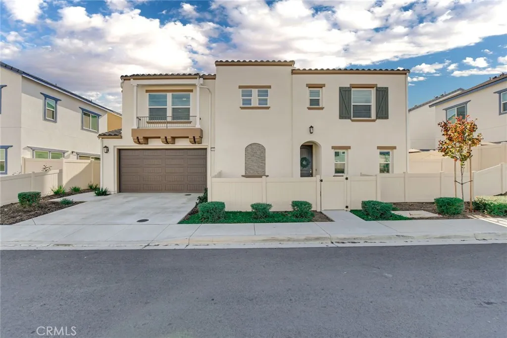 Special Feature: Full Driveway!