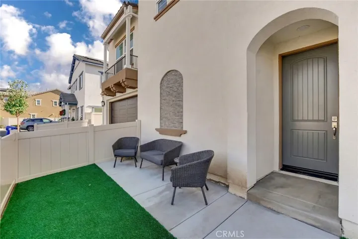 Low Maintenance - Beautiful Curb Appeal