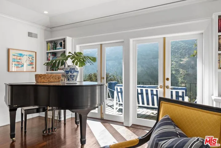 2109 Castilian Drive, Los Angeles, California 90068