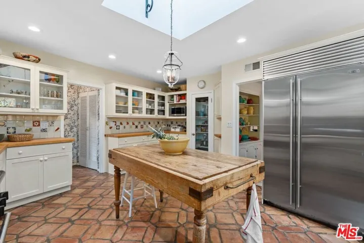 2109 Castilian Drive, Los Angeles, California 90068