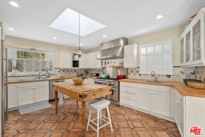 2109 Castilian Drive, Los Angeles, California 90068