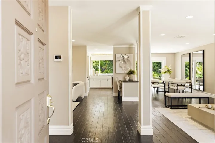Entrance living room