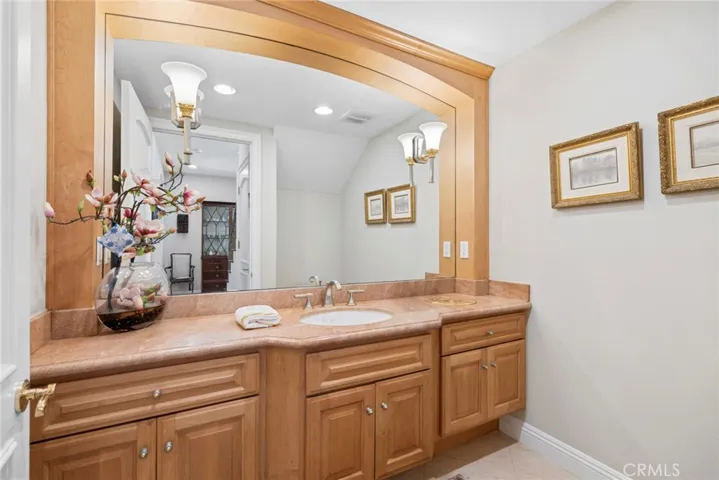 521 Via Lido Nord, Newport Beach, California 92663