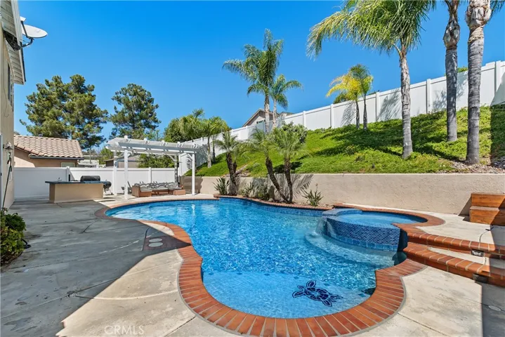 23992 23992 Chatenay, Murrieta, California 92562