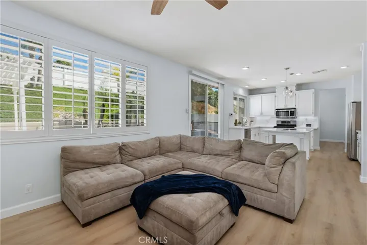 23992 23992 Chatenay, Murrieta, California 92562